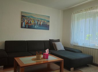 Prostran 3-sobni stan s terasom i 3 parkirna mjesta!